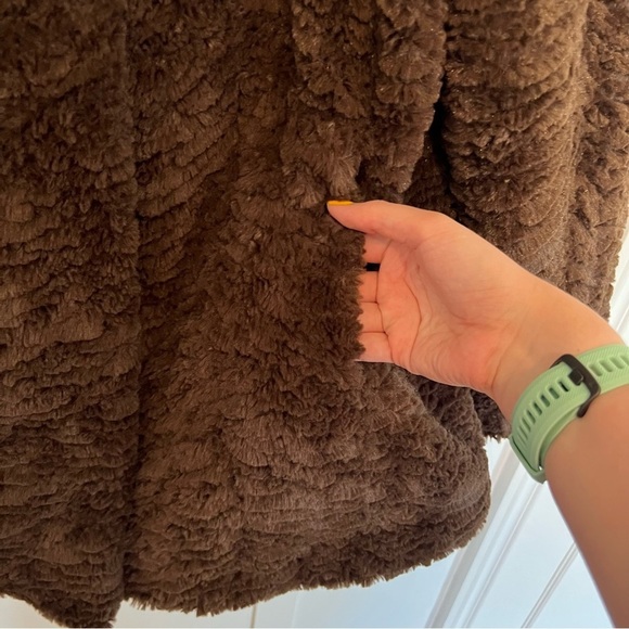 Women’s Chocolate Brown Regal Faux Fur Teddy Bear Coat | Size Large | GUC 🤎🐻 - Picture 11 of 11